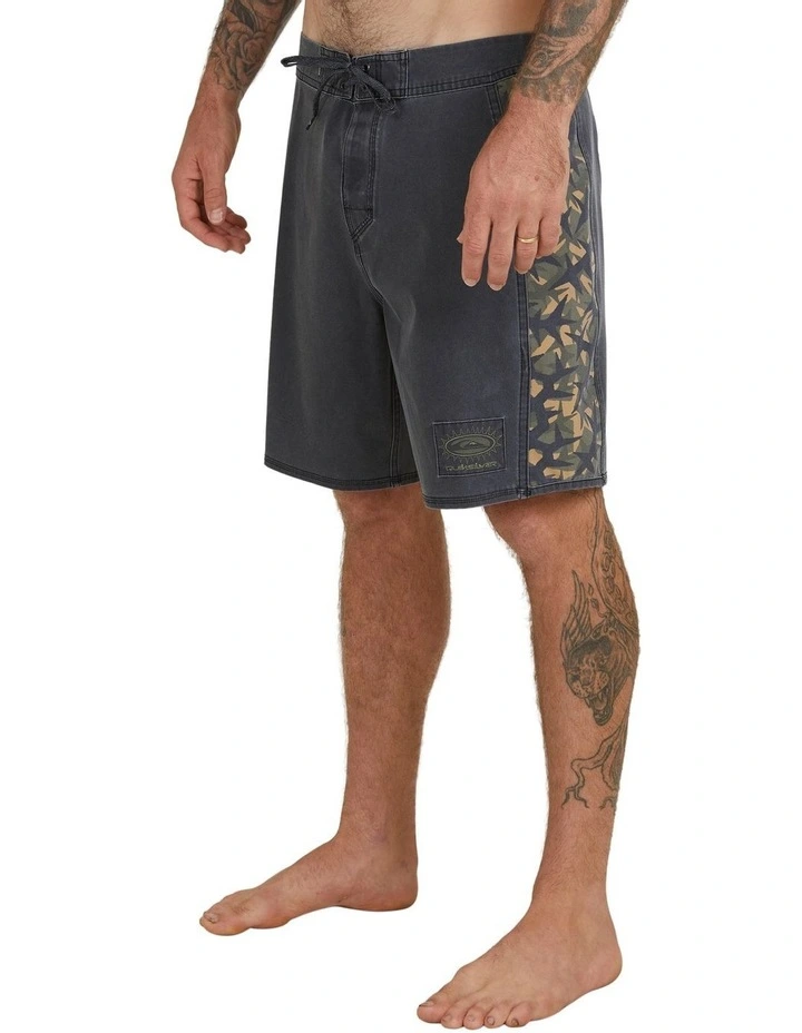Hot Sale π Quiksilver Surfsilk Arch 18" Boardshorts In Black π 5 Hot Sale π Quiksilver Surfsilk Arch 18" Boardshorts In Black π - Image 3