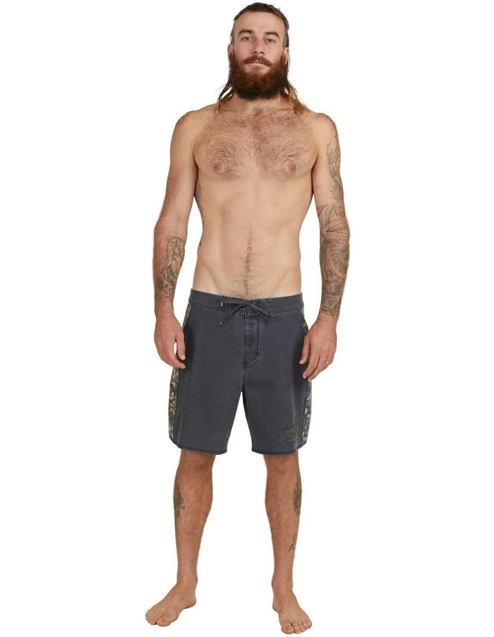 Hot Sale π Quiksilver Surfsilk Arch 18" Boardshorts In Black π 7 Hot Sale π Quiksilver Surfsilk Arch 18" Boardshorts In Black π - Image 5
